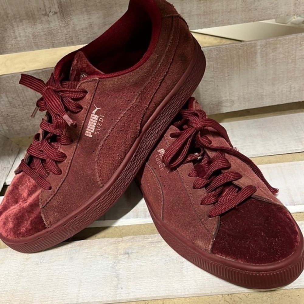 Puma classic‎ burgundy suede velvet tennis shoes size 6.5